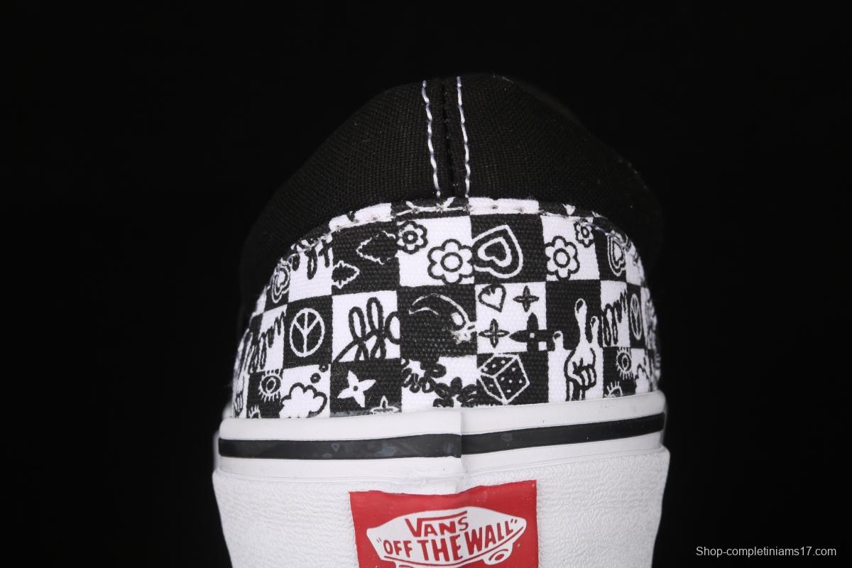 Vans Classics Slip-On lazy black-and-white graffiti printed low-top shoes VN000EYEBWW