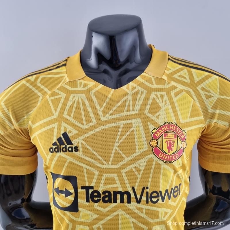 Player Version 22/23 Manchester United Yellow Goalkeeper