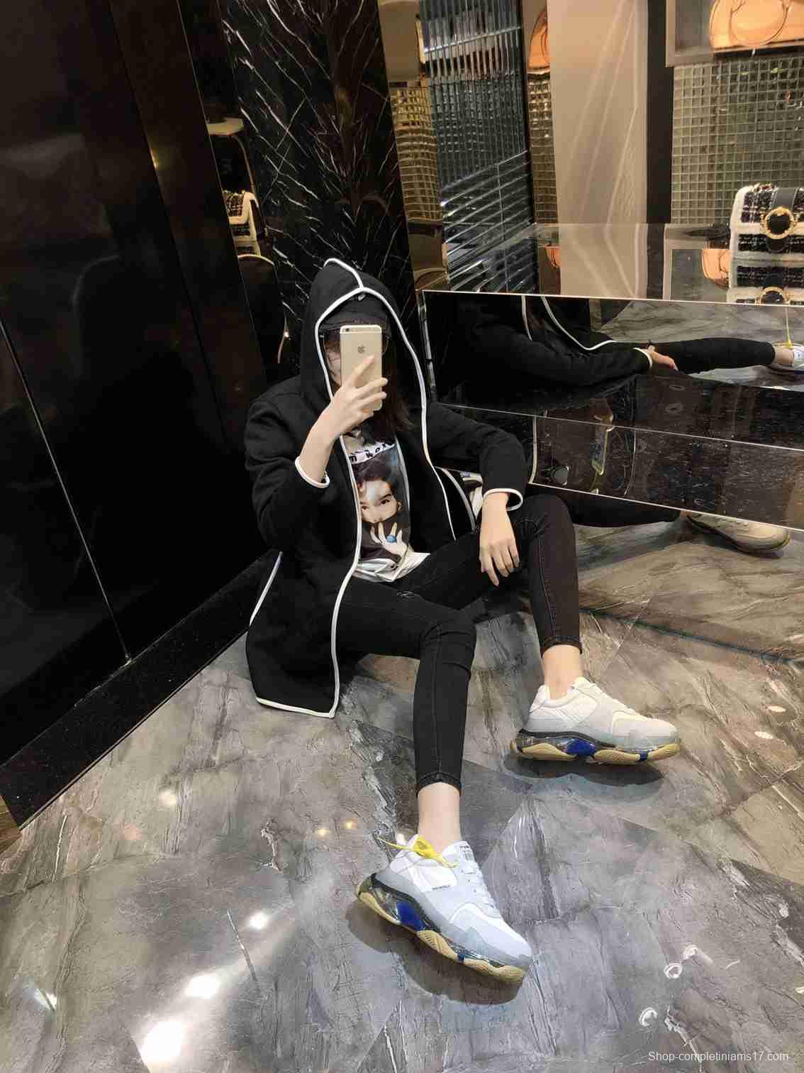 Men/Women Balenciaga Triple S Sneaker Grey