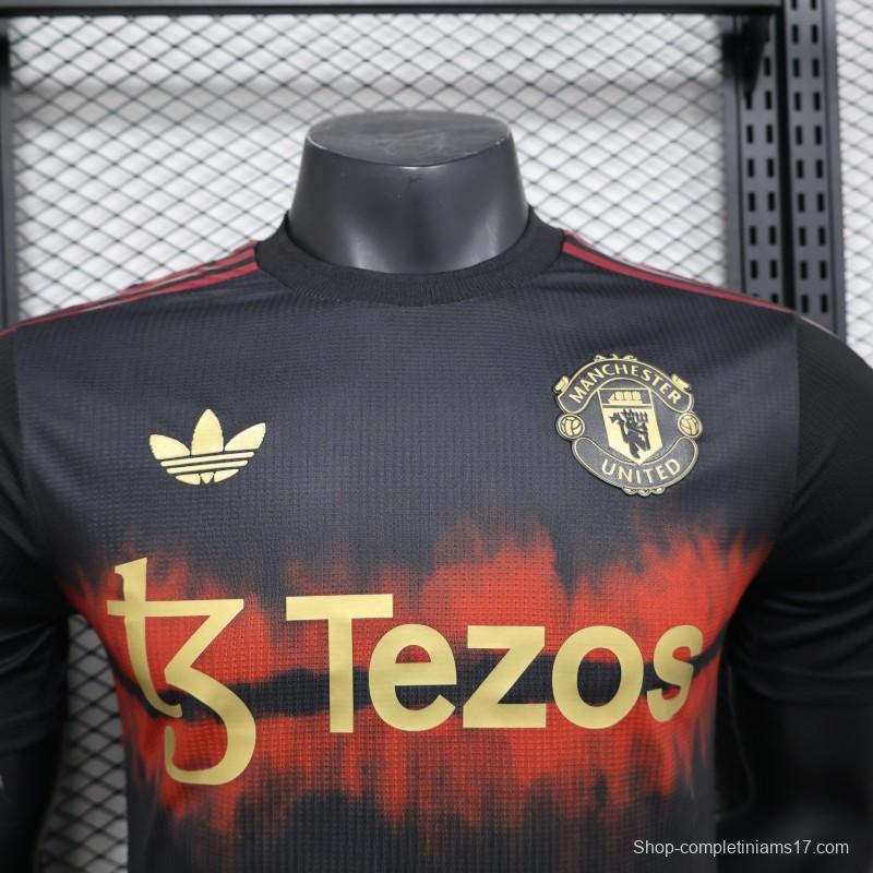 Player Version 24/25 Manchester United Black/Red Pre-Match Jersey