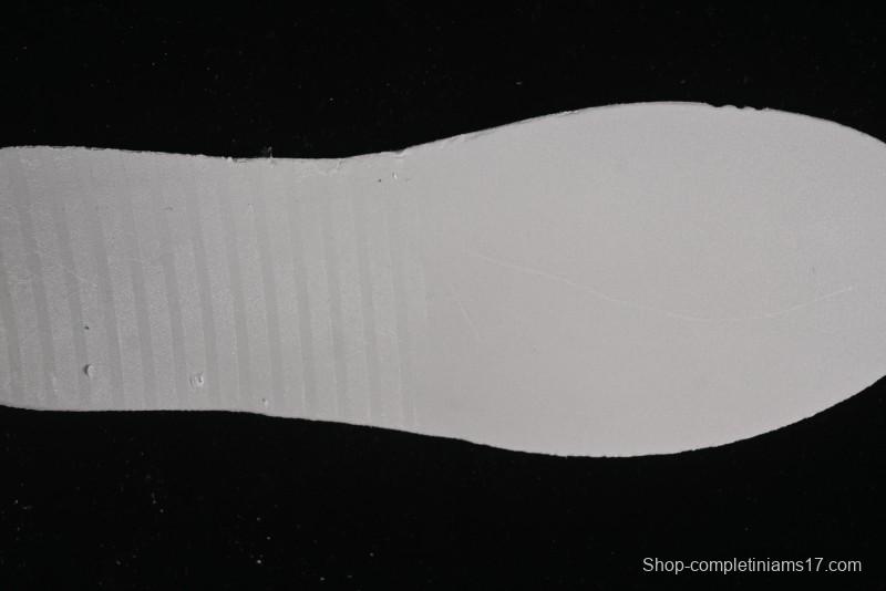 Nike SB Dunk Low x Undefeated Collaboration Casual Skate Shoes - UN1697-622