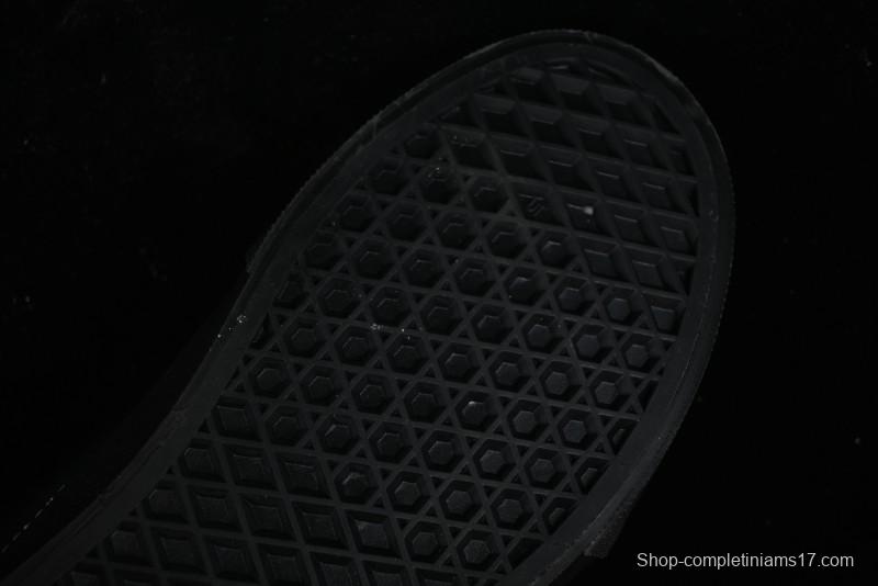 Vans Classics Knu Skool Retro Sneakers with Enlarged Toe and Thickened Trim - VN000CSQW3ZT188