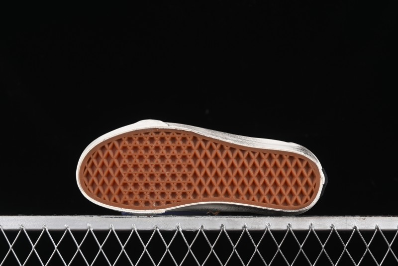 Vans Notre Premium Sk8-Hi High-Top Skate Shoes with Striped Design and Washed Effect - VN000CR0RVN