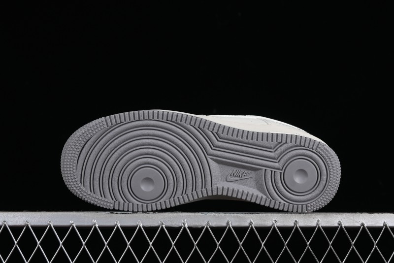 Nike Air Force 1 '07 Low Casual Sneakers with 3M Reflective Details and Full-Length Air Cushion - CJ1379-603