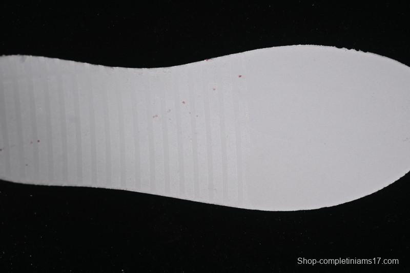 Nike Reigning Champ x SB Dunk Low Casual Skate Shoes with Triple Swoosh Design - RC3085-895