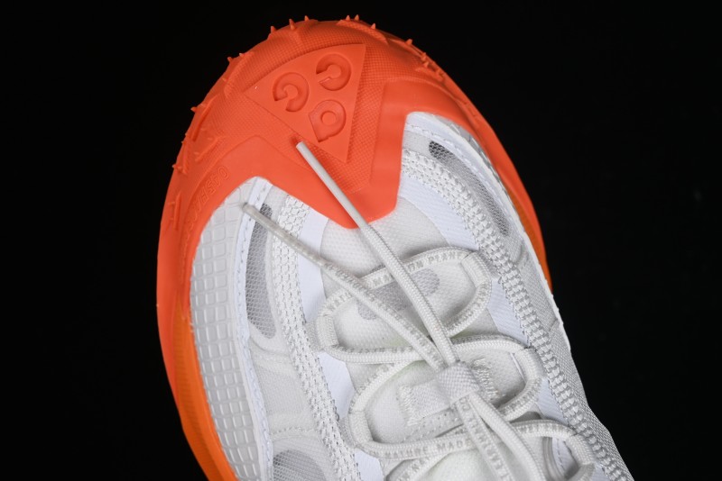 Nike ACG Mountain Fly 2 Low GTX SE Outdoor Hiking Shoes with GORE-TEX and React Foam - DV7903-100