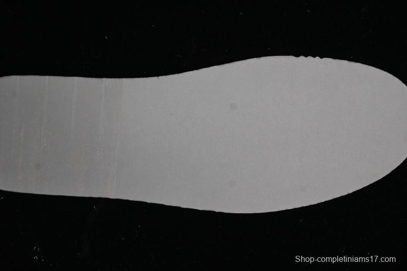 Supreme x Nike Dunk Low SB Skate Shoes with Zoom Air Cushion - XD6188-033