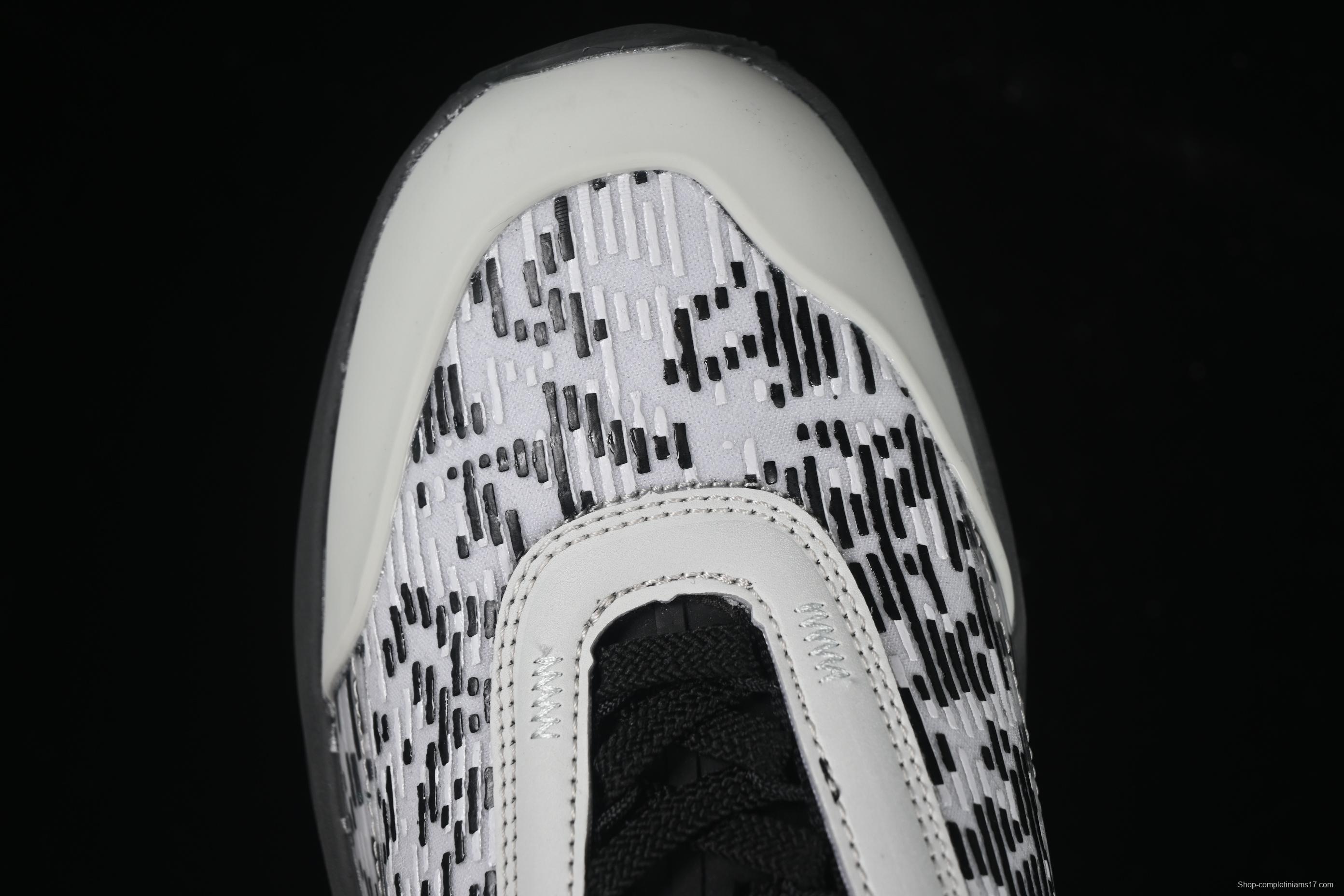 Stone Island Grime Panelled Low-Top Lifestyle Sneakers in Dark Brown - MO78FWS0303