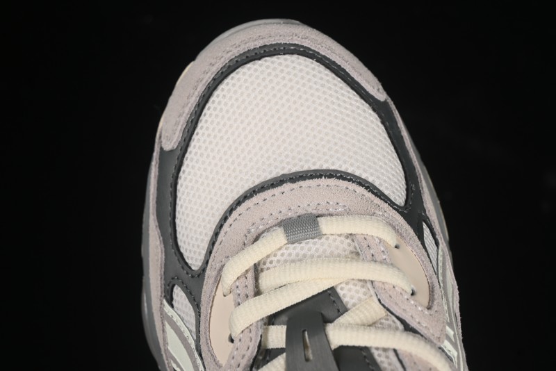 Asics Gel-NYC Retro Breathable Casual Shoes with Cushioning for Men - 1201A789-103
