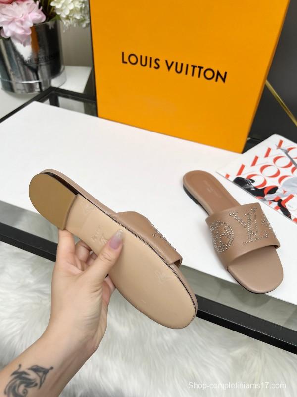 2025 Slippers Louis Vuitton Beige Leather Studded LY00200