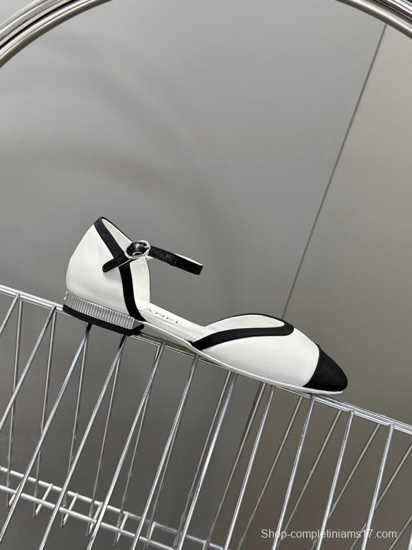 2025 Women Chanel White Black Leather Sandals