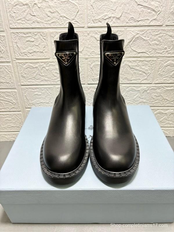 2024 Women Prada Black Leather Chelsea Boot MJ00380