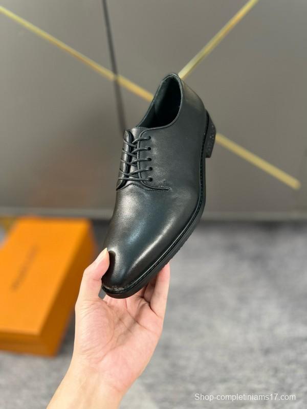 2024 Men Louis Vuitton Black Leather Formal Shoes MJ00380