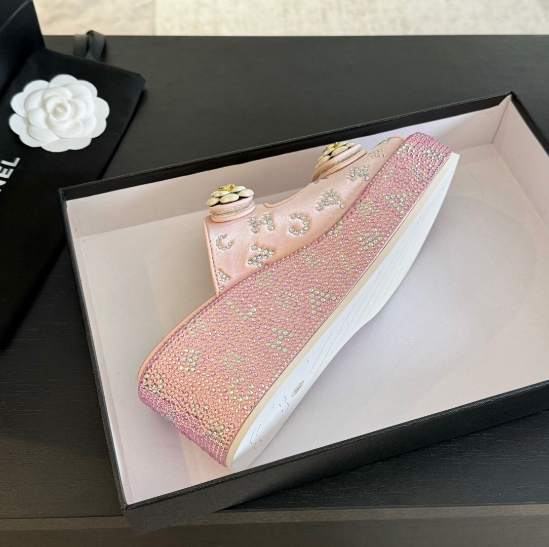 2025 Slippers Chanel Pink Leather Wedge Sandals LY00330