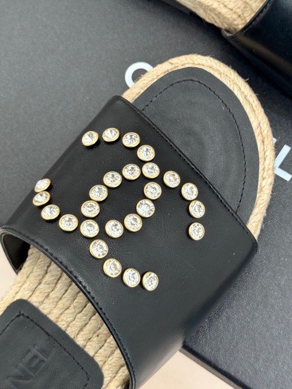 2025 Slippers Chanel Black Leather Slippers