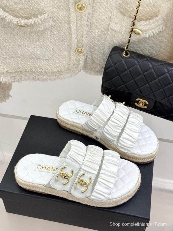 2025 Women Chanel White Leather Slippers KFY00230
