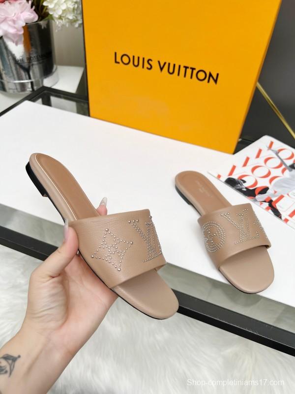 2025 Slippers Louis Vuitton Beige Leather Studded LY00200