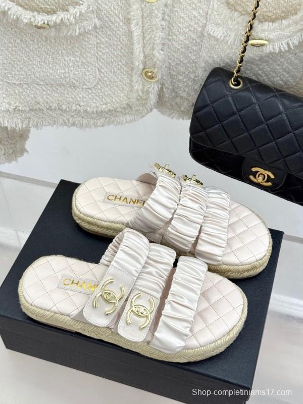2025 Women Chanel White Leather Slippers CC Logo KFY00230