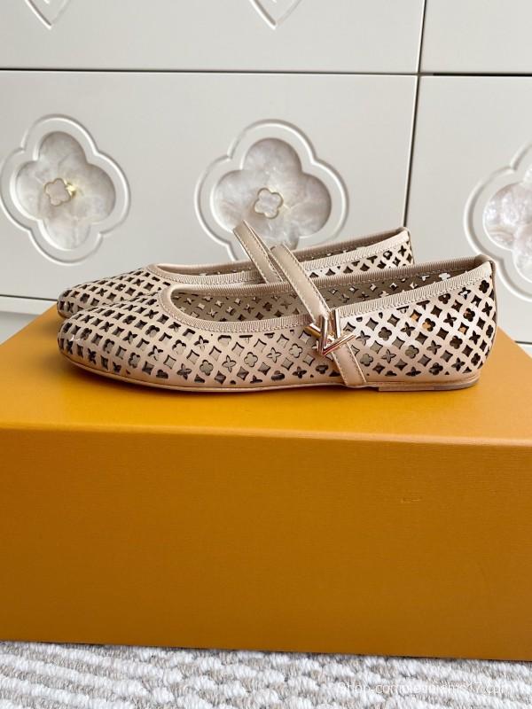 2025 Women Louis Vuitton Beige Leather Ballet Flat Laser Cut KFY00310