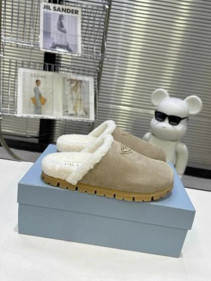 Prada 2025 Fall Winter New Fur Mule Triangle Buckle Bread Toe Half Slipper - KFY00270
