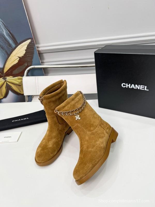 Chanel Quilted Leather Flat Ankle Boots with Four-Leaf Clover and CC Logo - LY00400