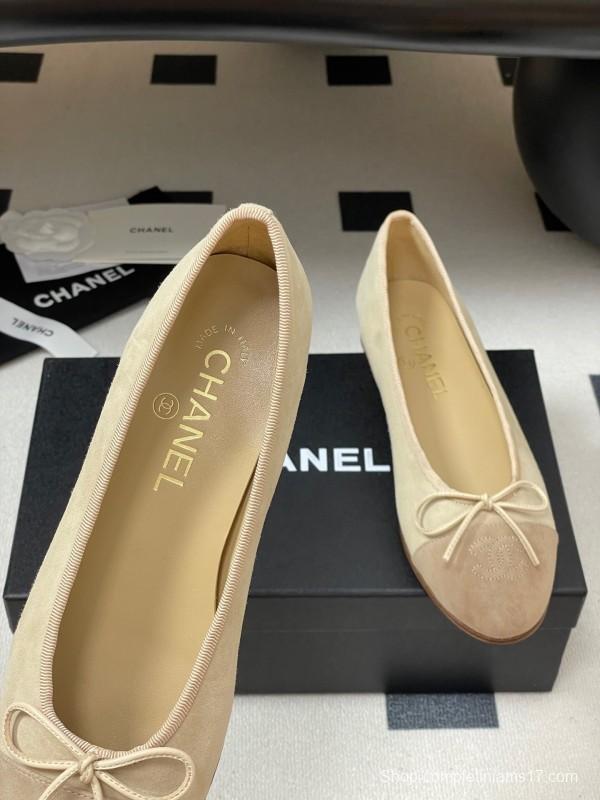 Chanel Ballet Flats with Bow Detail in Suede - KFY00300