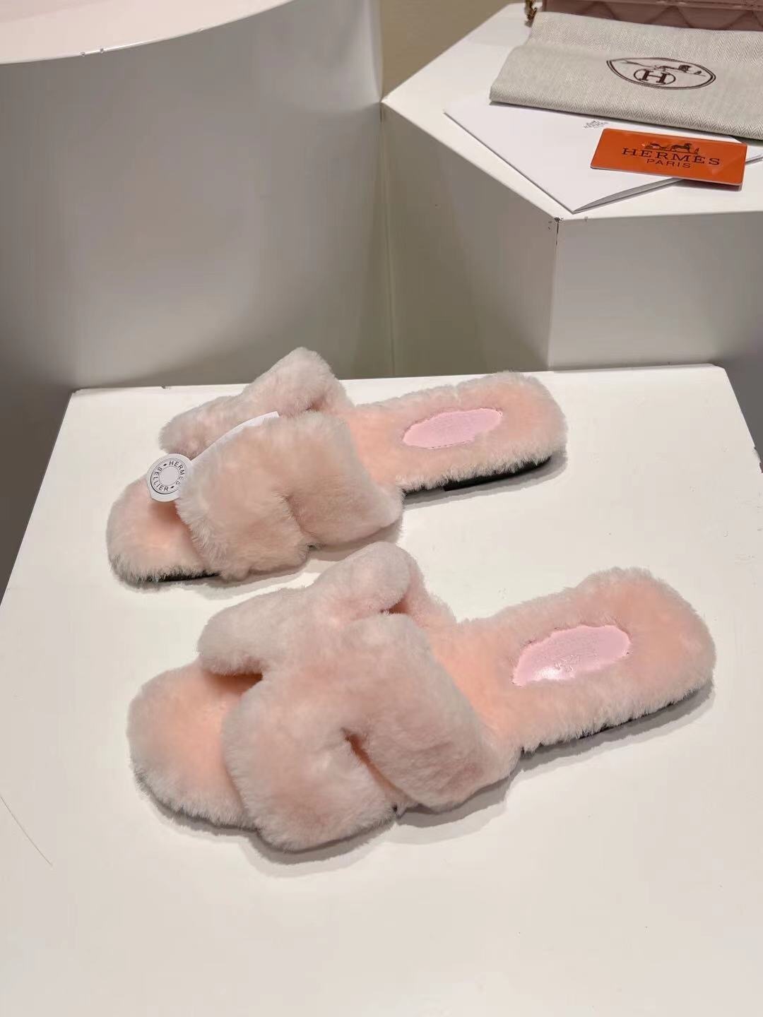 Hermès 2025 SS Love Slippers Flat Wool Slippers - LY00240