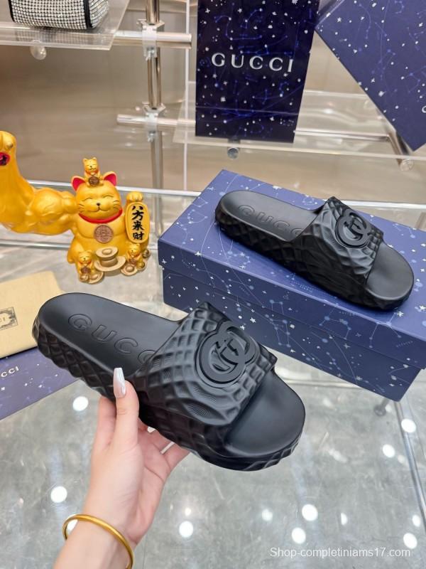 Gucci Lido Interlocking G Men's Sandals with Textured Rubber Sole - AS00170