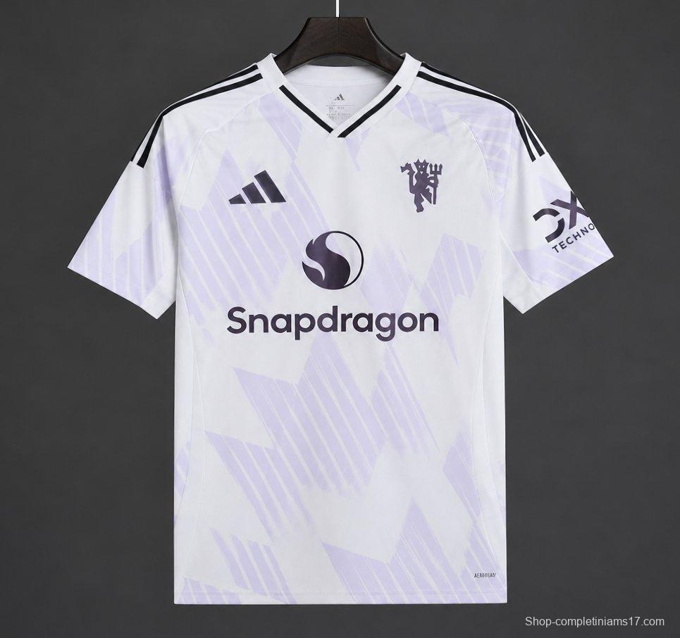 26/26 Manchester United Away Jersey with Casemiro Special Edition Print White